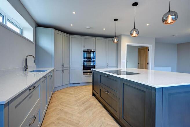 Kitchen (3).jpg