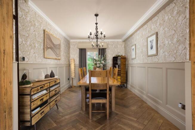 5 bed Detached for sale Image 10