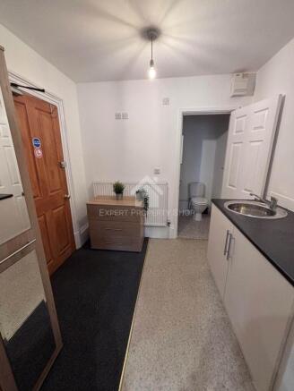1 bed House Share to rent Image 3