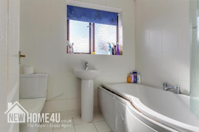FAMILY BATHROOM: