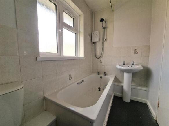 1 Cherry Orchard - Bathroom.jpg