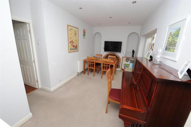 3 bed Semi-Detached for sale Image 8