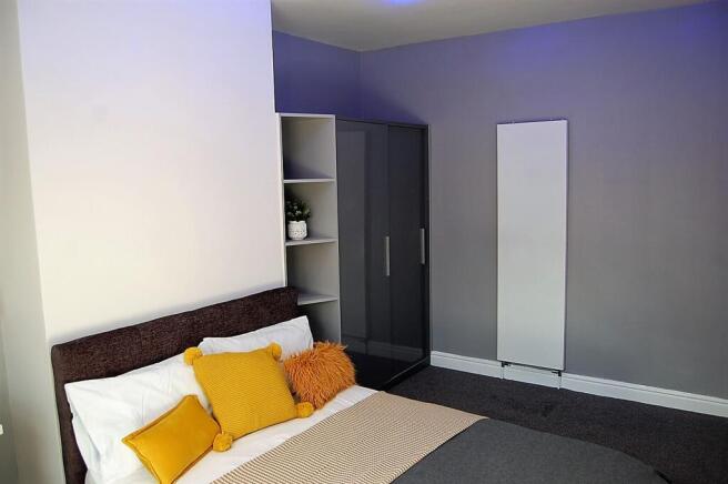 2 bed Terraced to rent Image 6