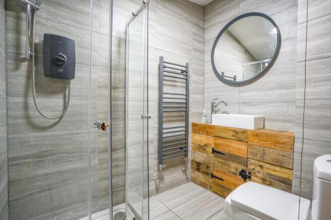 D'stairs Shower Room