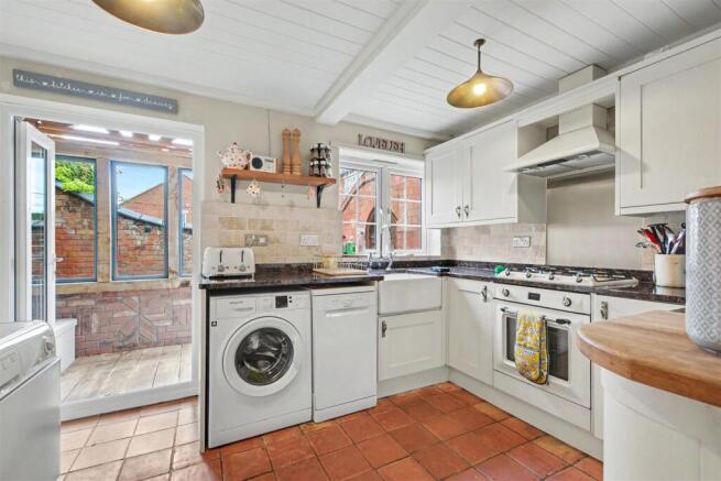 Kitchen_1.jpeg