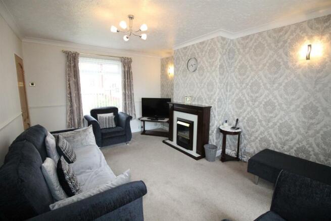 11 Bedale Ave-Lounge1.JPG