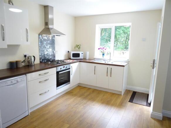 L-Shaped Dining Kitchen