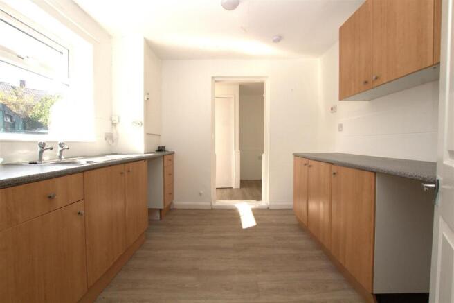 KITCHEN FRONT TO REAR.jpg