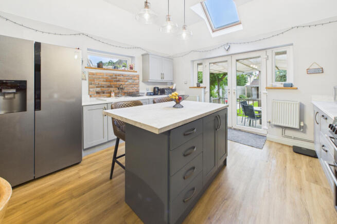 Kitchen / Dining Area