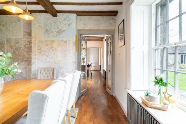 Dining room-3.jpg