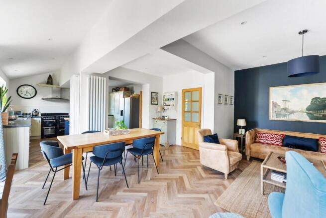 3 - kitchen diner family room.jpg