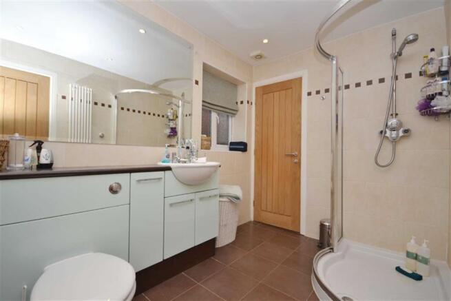 Family Bathroom/w.c