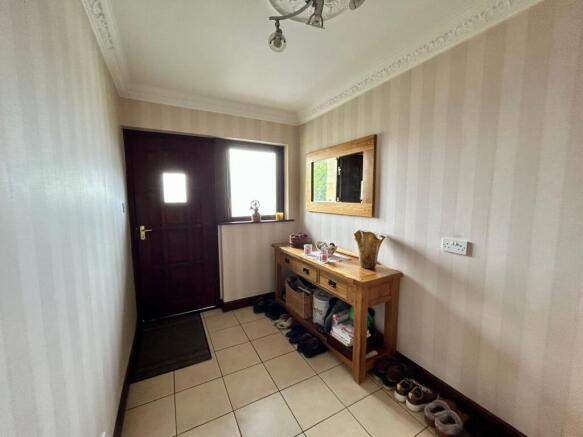 5 bed Detached for sale Image 9