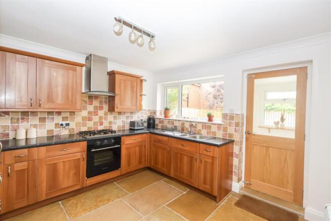 3 bed Detached for sale Image 4