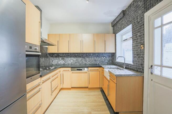 4 bed Terraced for sale Image 6