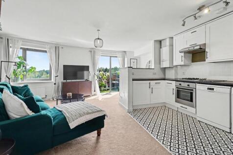 Mayfield Road, Hersham, KT12