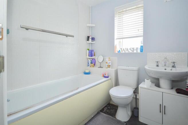 4 bed Semi-Detached for sale Image 9