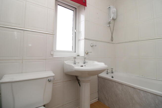 3 bed Semi-Detached to rent Image 5