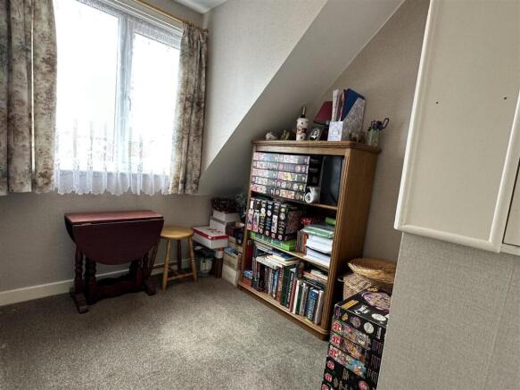 5 bed Semi-Detached for sale Image 9
