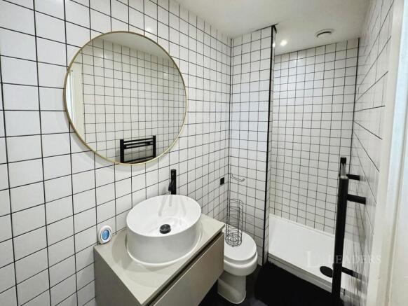 3 bed Flat to rent Image 7