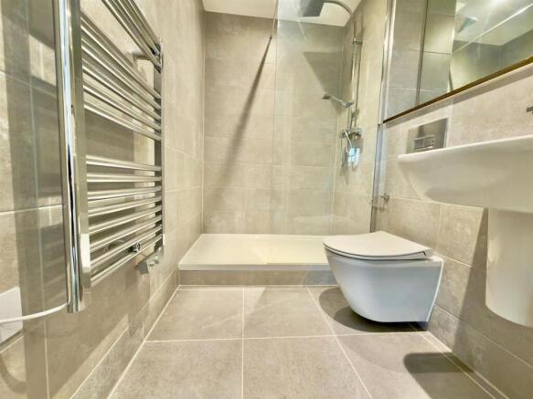 2 bed Apartment to rent Image 5