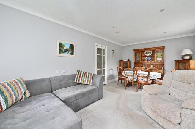 Oaklands, Yateley, Hampshire, GU46 photo 4