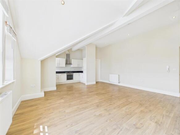2 bed Apartment to rent Image 7