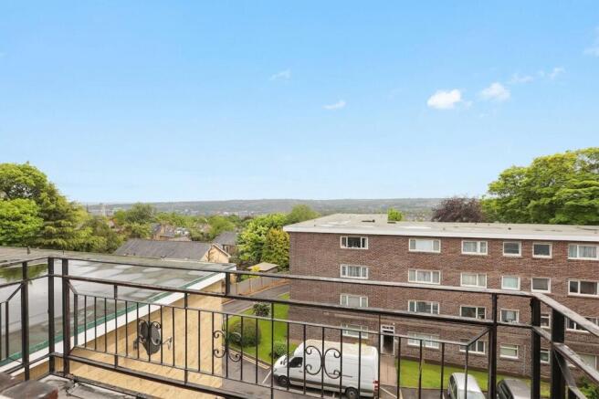 2 bed Apartment to rent Image 4