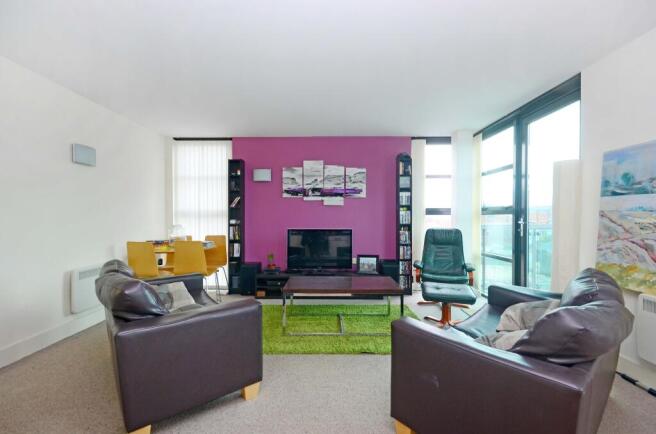 2 bed Flat to rent Image 4