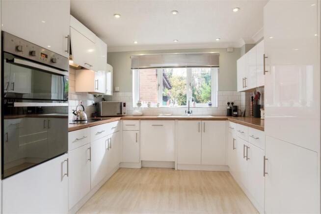4 Walnut Close-23.jpg