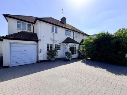 Village Centre - Private Road - Complete Short Chain