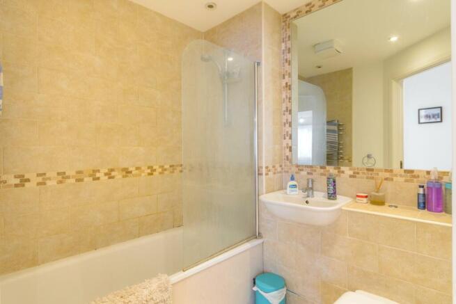 TRUOCNOTREGE4 - Bathroom B.jpg
