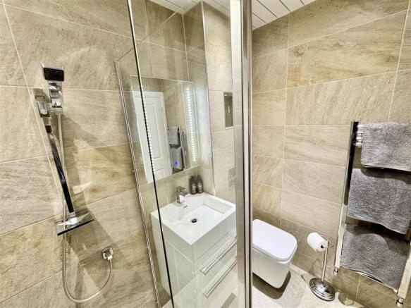 EN SUITE