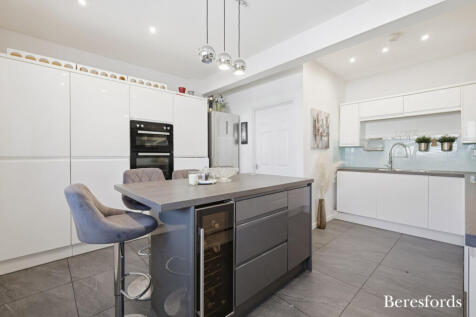 Woodstock Avenue, Harold Park, RM3