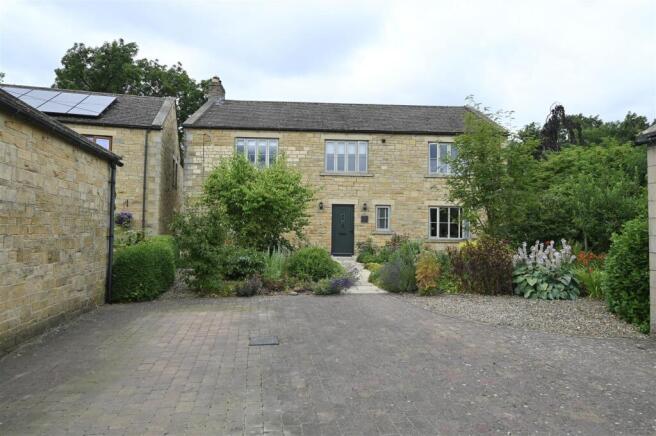 4 bed Detached for sale Image 3