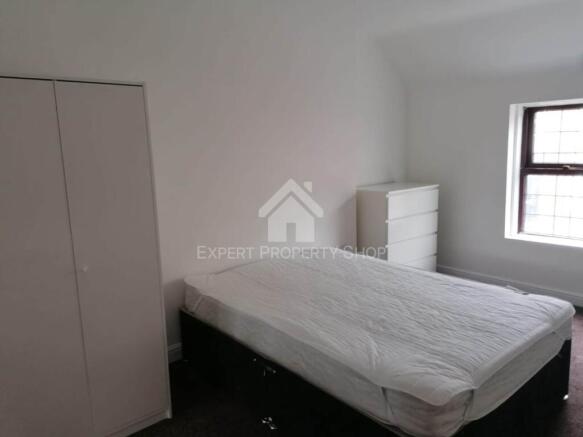 8 bed Semi-Detached for sale Image 12
