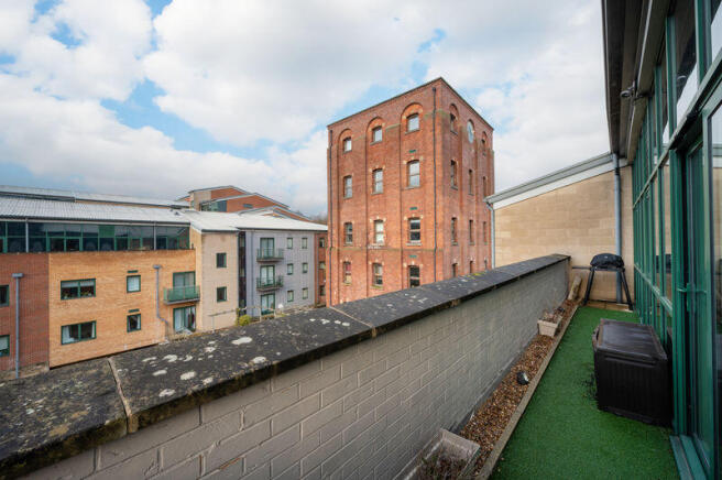 2 bed Apartment for sale Image 12