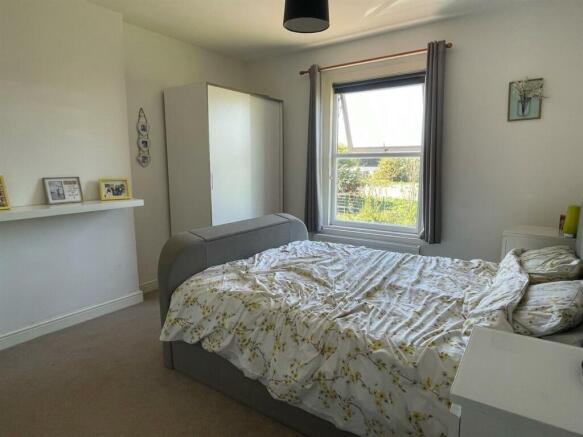 bedroom1.jpg