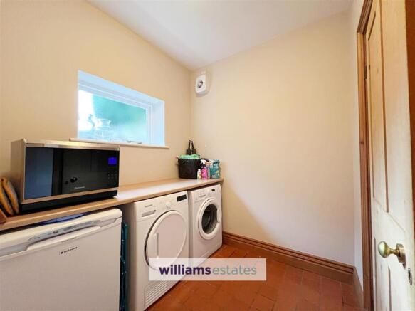 Utility Room/Shower
