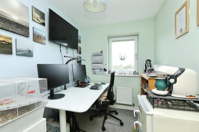 5 bed Town House for sale Image 11