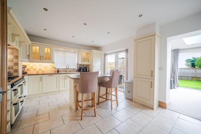 4 bed Detached for sale Image 7