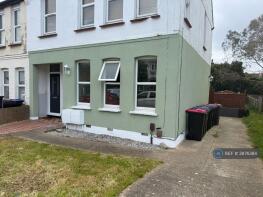 118, Fairmead Avenue, Westcliff-on-sea SS0 9SB