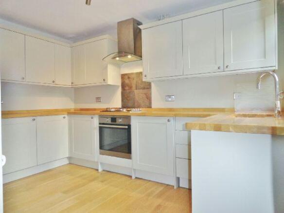    KITCHEN      -   