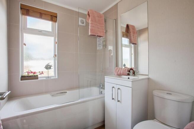 2 bed Park Home for sale Image 4