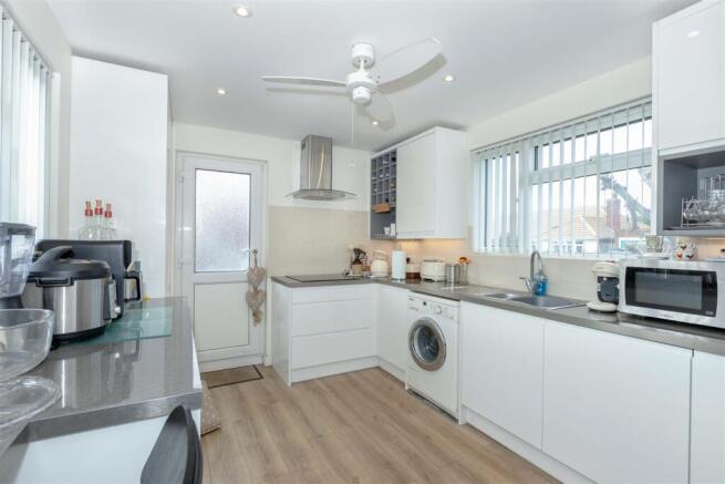 102 Meadow Road_5.JPG