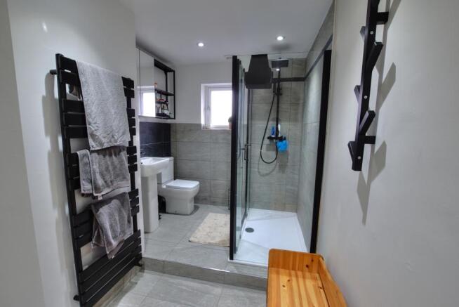 13. En-suite