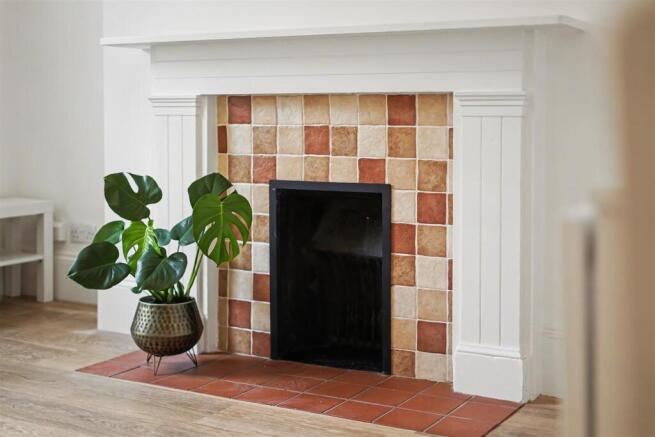 Flat 2, Cadmus House SW4 7XA-2.jpg