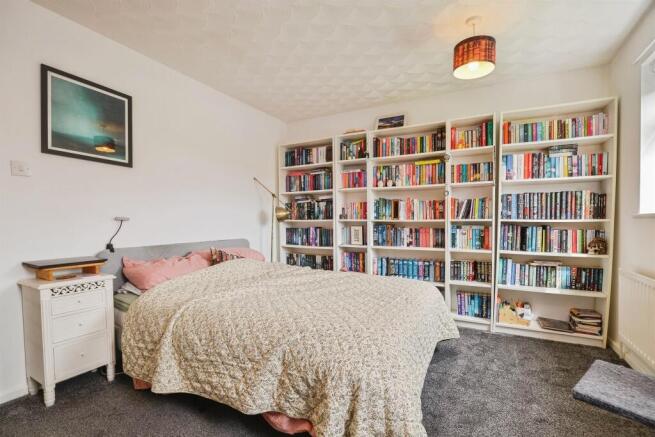 2 bed Semi-Detached for sale Image 8