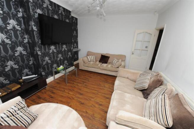 5 bed Semi-Detached for sale Image 7