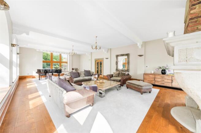 4 bed Detached for sale Image 11